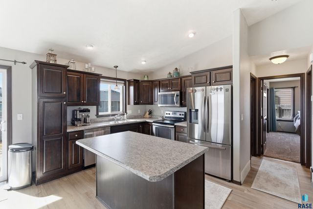 6733 42nd St Street, Sioux Falls, SD 57110