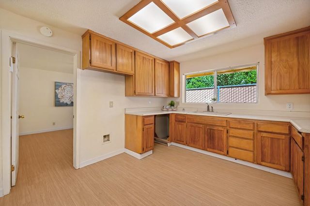 19205 Geisendorfer Rd, Applegate, CA 95703