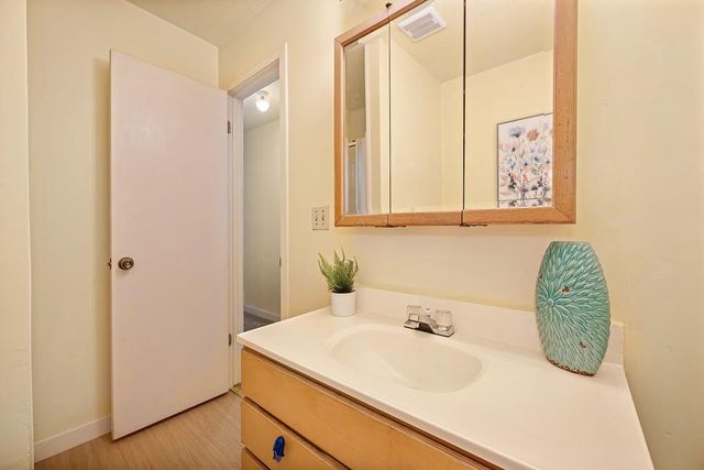 19205 Geisendorfer Rd, Applegate, CA 95703