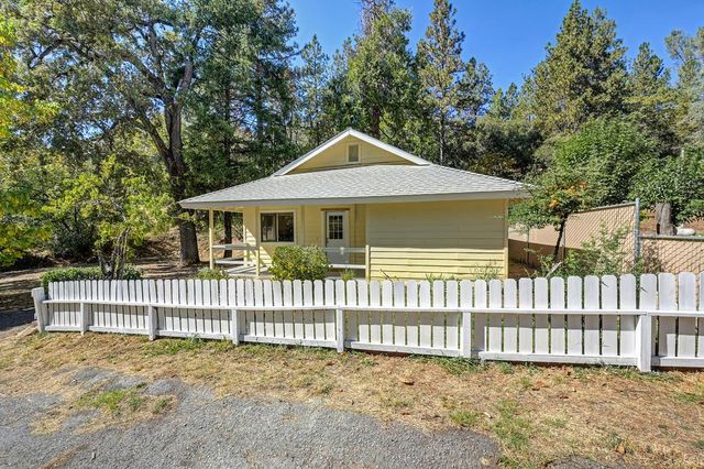19205 Geisendorfer Rd, Applegate, CA 95703