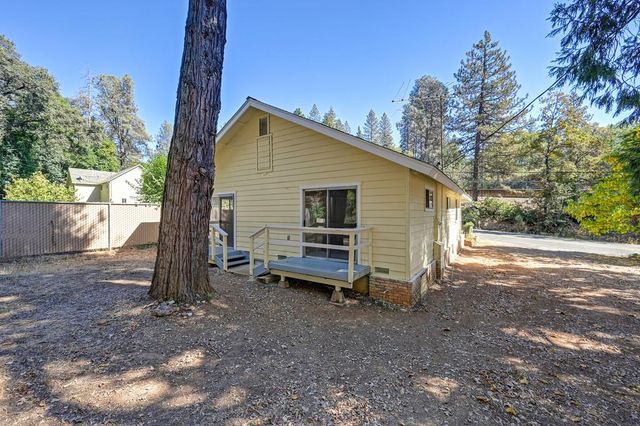 19205 Geisendorfer Rd, Applegate, CA 95703