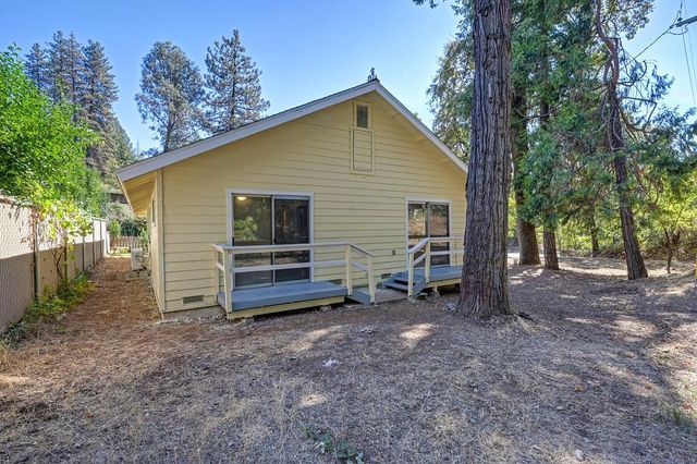 19205 Geisendorfer Rd, Applegate, CA 95703