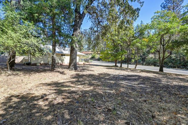 19205 Geisendorfer Rd, Applegate, CA 95703