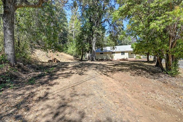 19205 Geisendorfer Rd, Applegate, CA 95703