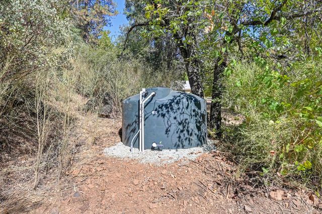 19205 Geisendorfer Rd, Applegate, CA 95703