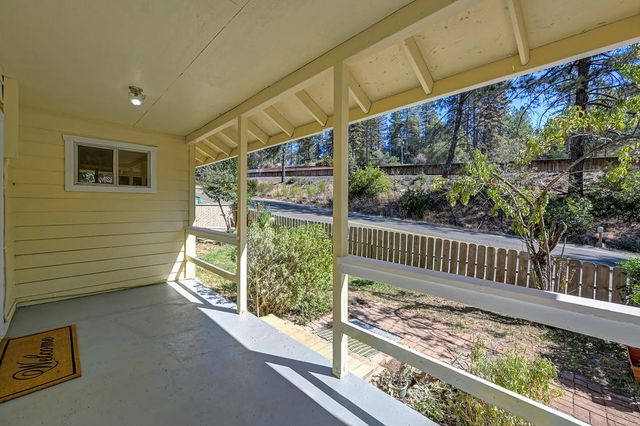 19205 Geisendorfer Rd, Applegate, CA 95703