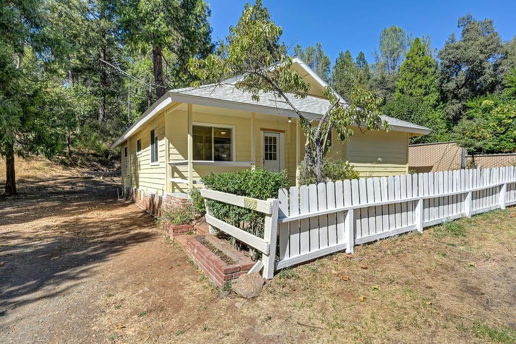 19205 Geisendorfer Rd, Applegate, CA 95703
