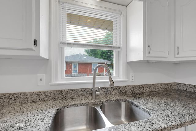 8810 Terry Rd, Louisville, KY 40258
