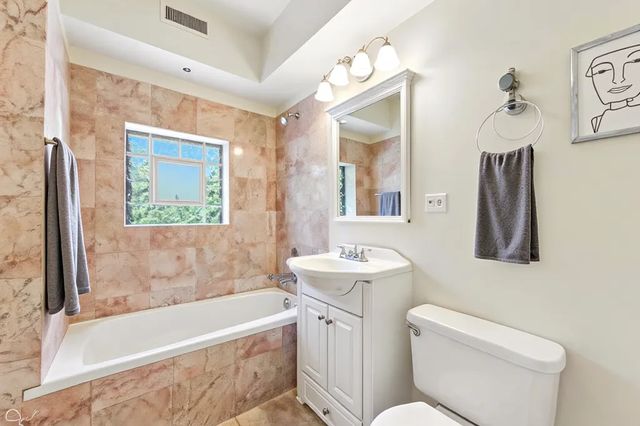 1301 E 71st Place 2S, Chicago, IL 60619