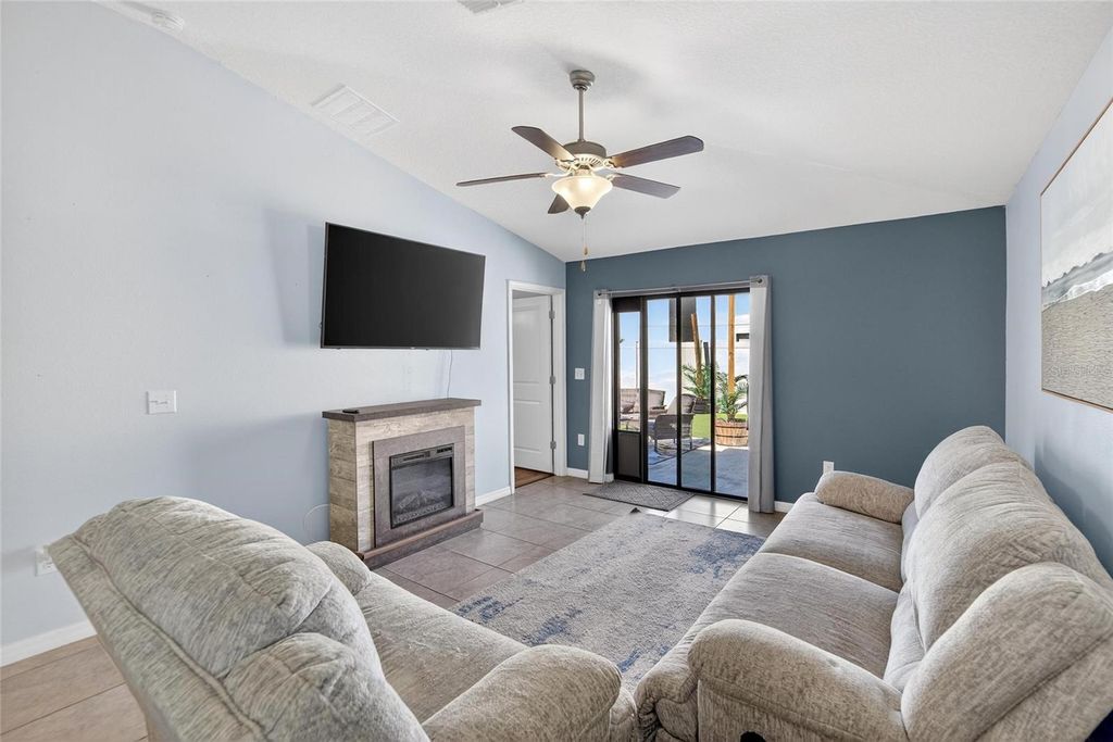 Image 13 of property listing at 12720 HAMPTON HILL DRIVE, Riverview, FL 33578