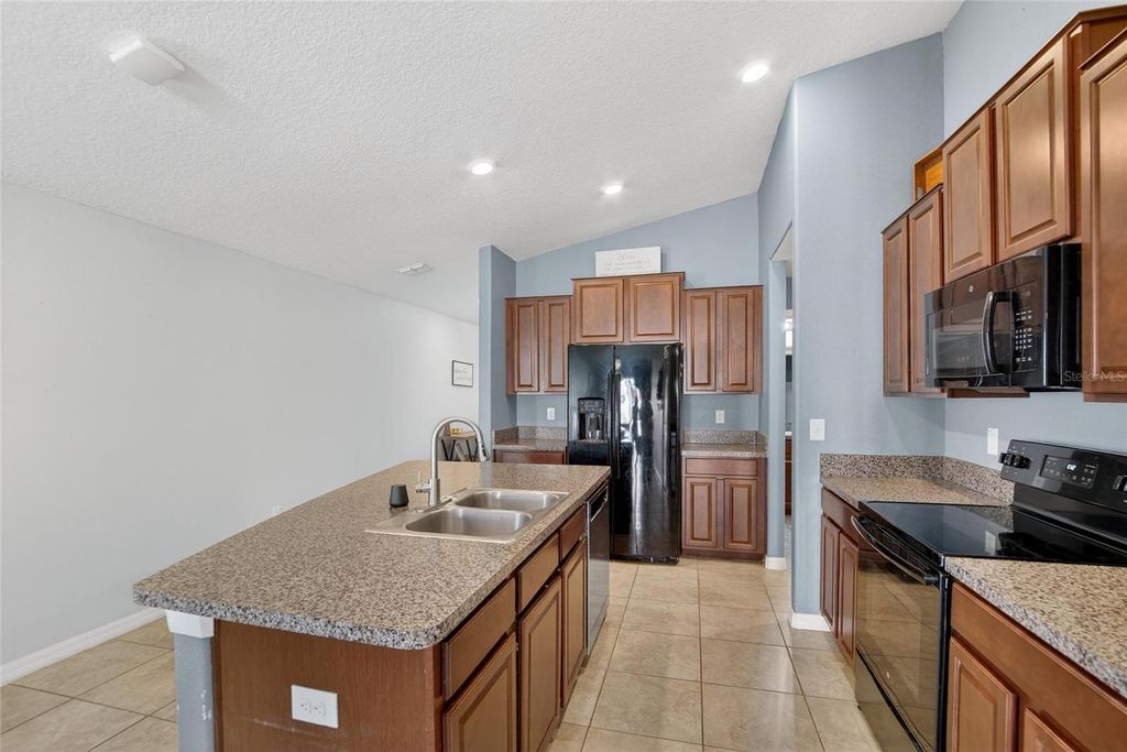 Image 8 of property listing at 12720 HAMPTON HILL DRIVE, Riverview, FL 33578