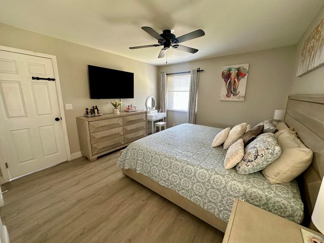 4693 Lucerne Lakes Boulevard E 206, Lake Worth, FL 33467