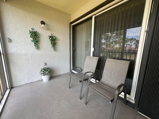 4693 Lucerne Lakes Boulevard E 206, Lake Worth, FL 33467