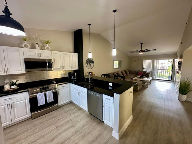 4693 Lucerne Lakes Boulevard E 206, Lake Worth, FL 33467