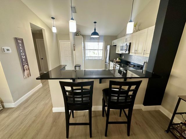 4693 Lucerne Lakes Boulevard E 206, Lake Worth, FL 33467