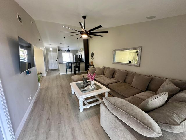 4693 Lucerne Lakes Boulevard E 206, Lake Worth, FL 33467