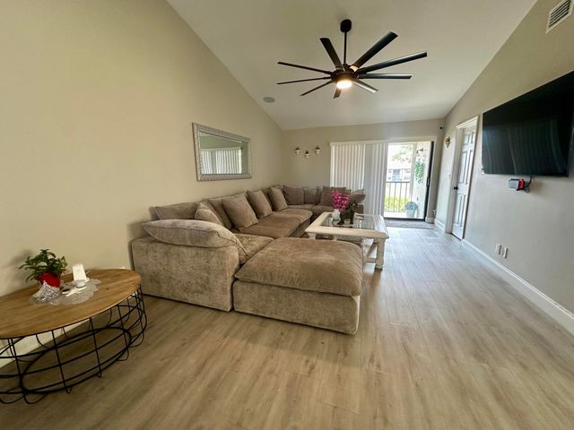 4693 Lucerne Lakes Boulevard E 206, Lake Worth, FL 33467