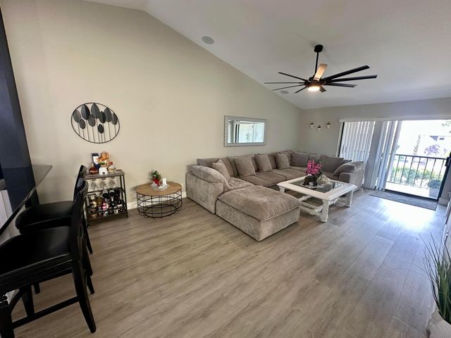 4693 Lucerne Lakes Boulevard E 206, Lake Worth, FL 33467