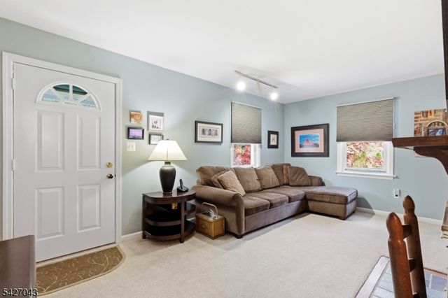 32 Hibernia Rd, Rockaway Twp., NJ 07866