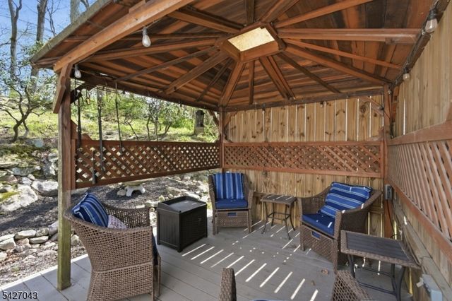 32 Hibernia Rd, Rockaway Twp., NJ 07866