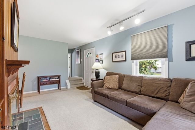 32 Hibernia Rd, Rockaway Twp., NJ 07866