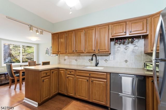 32 Hibernia Rd, Rockaway Twp., NJ 07866