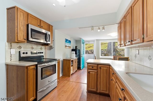 32 Hibernia Rd, Rockaway Twp., NJ 07866