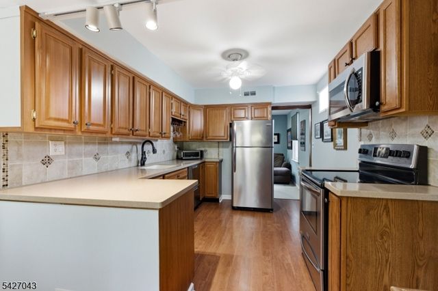 32 Hibernia Rd, Rockaway Twp., NJ 07866