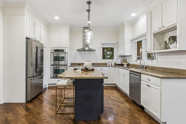 116 W Jefferson Avenue, Wheaton, IL 60187