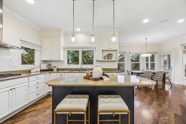 116 W Jefferson Avenue, Wheaton, IL 60187