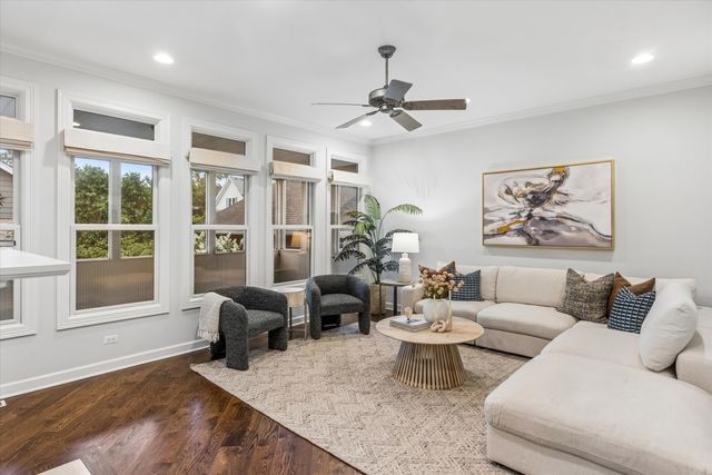 116 W Jefferson Avenue, Wheaton, IL 60187