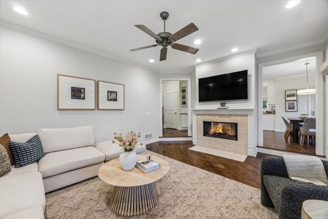 116 W Jefferson Avenue, Wheaton, IL 60187