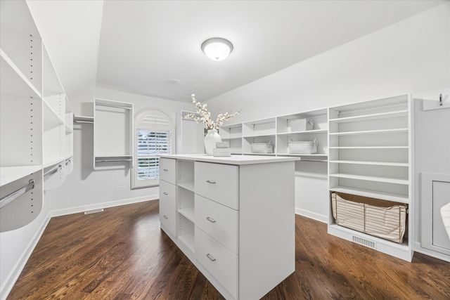 116 W Jefferson Avenue, Wheaton, IL 60187