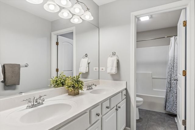 116 W Jefferson Avenue, Wheaton, IL 60187