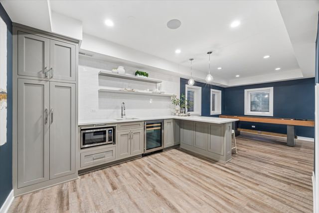 116 W Jefferson Avenue, Wheaton, IL 60187