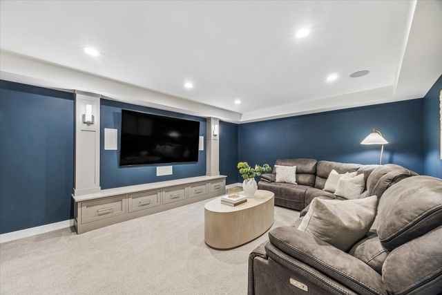 116 W Jefferson Avenue, Wheaton, IL 60187