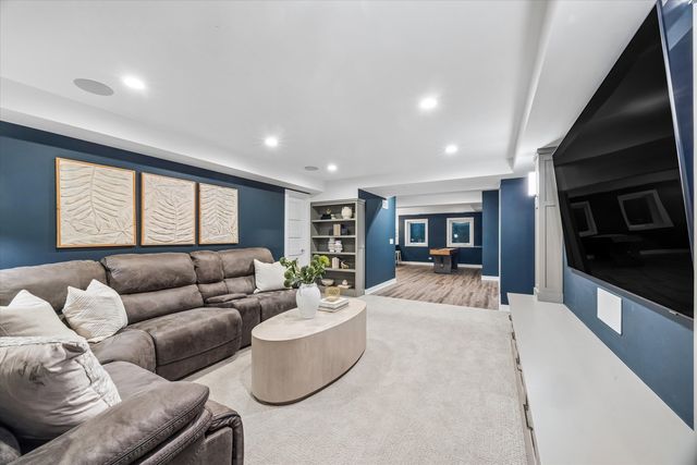 116 W Jefferson Avenue, Wheaton, IL 60187