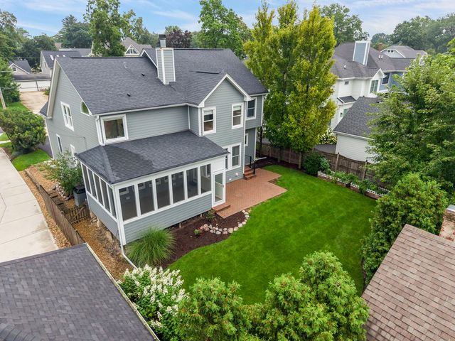 116 W Jefferson Avenue, Wheaton, IL 60187