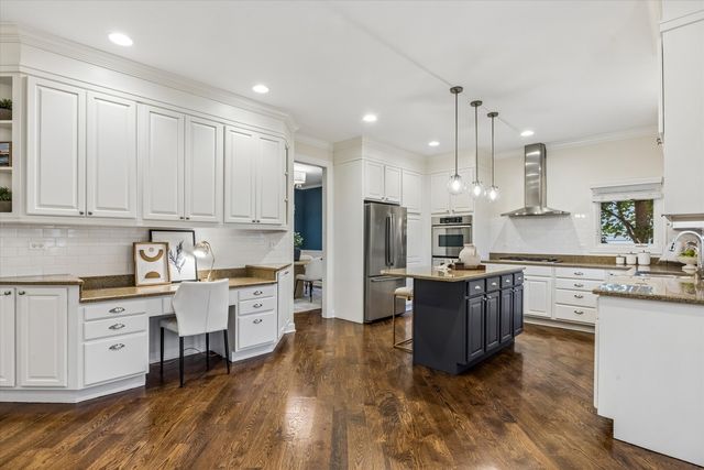 116 W Jefferson Avenue, Wheaton, IL 60187