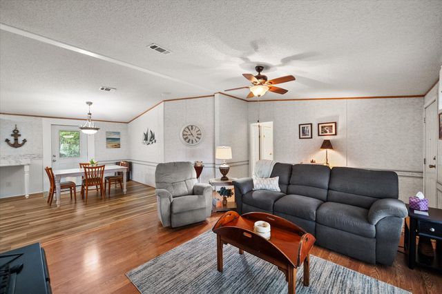 510 Nob Hill Lane, Seven Points, TX 75143