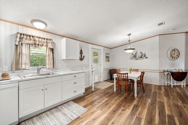 510 Nob Hill Lane, Seven Points, TX 75143