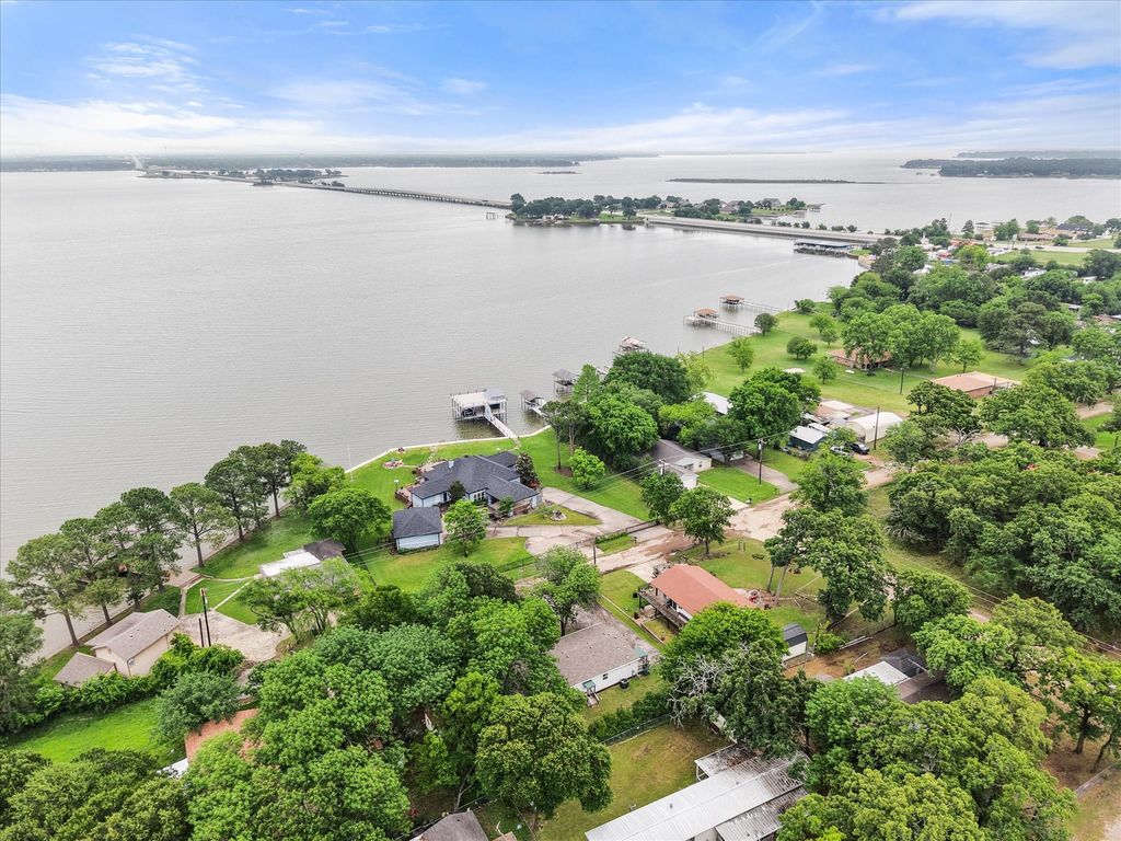 510 Nob Hill Lane, Seven Points, TX 75143