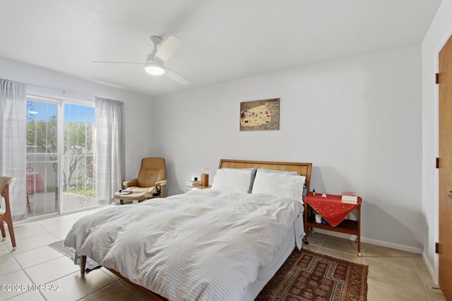 600 E River Rd Apt W, Tucson, AZ 85704