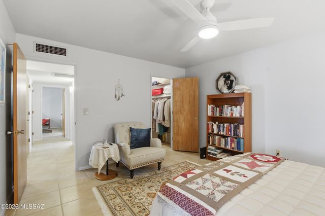 600 E River Rd Apt W, Tucson, AZ 85704