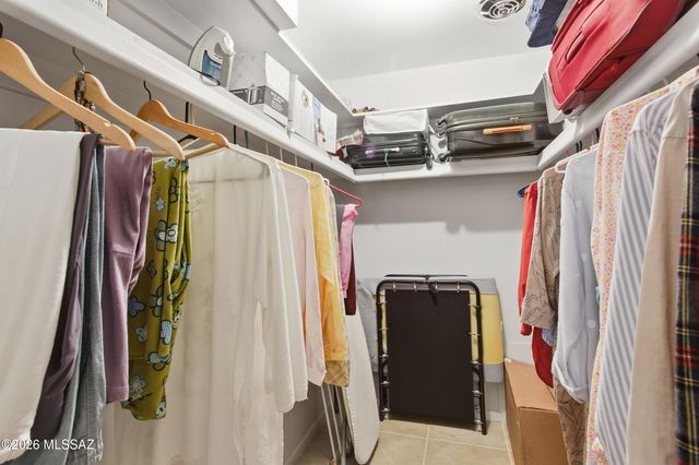 600 E River Rd Apt W, Tucson, AZ 85704