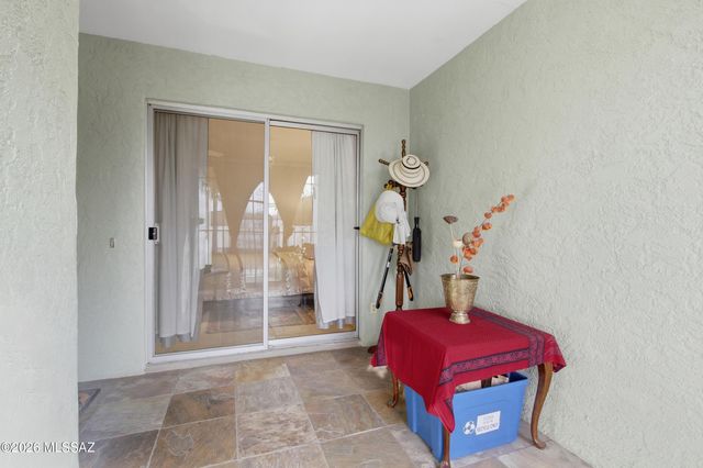 600 E River Rd Apt W, Tucson, AZ 85704