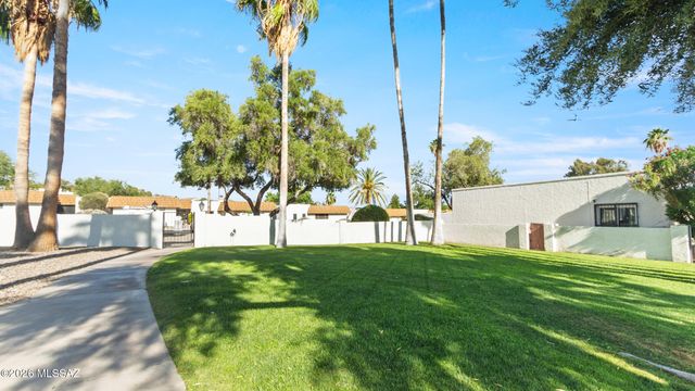 600 E River Rd Apt W, Tucson, AZ 85704