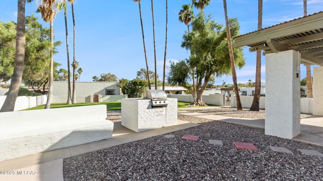600 E River Rd Apt W, Tucson, AZ 85704