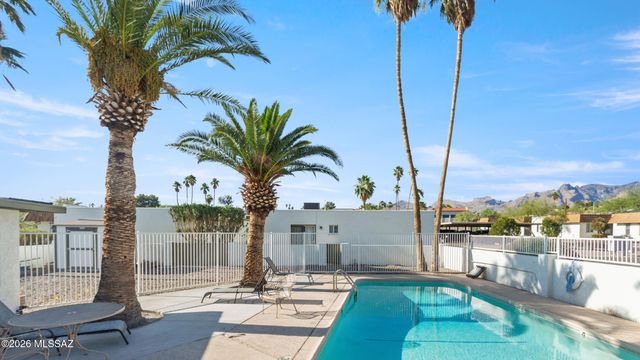 600 E River Rd Apt W, Tucson, AZ 85704