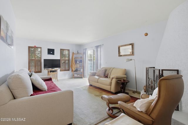 600 E River Rd Apt W, Tucson, AZ 85704